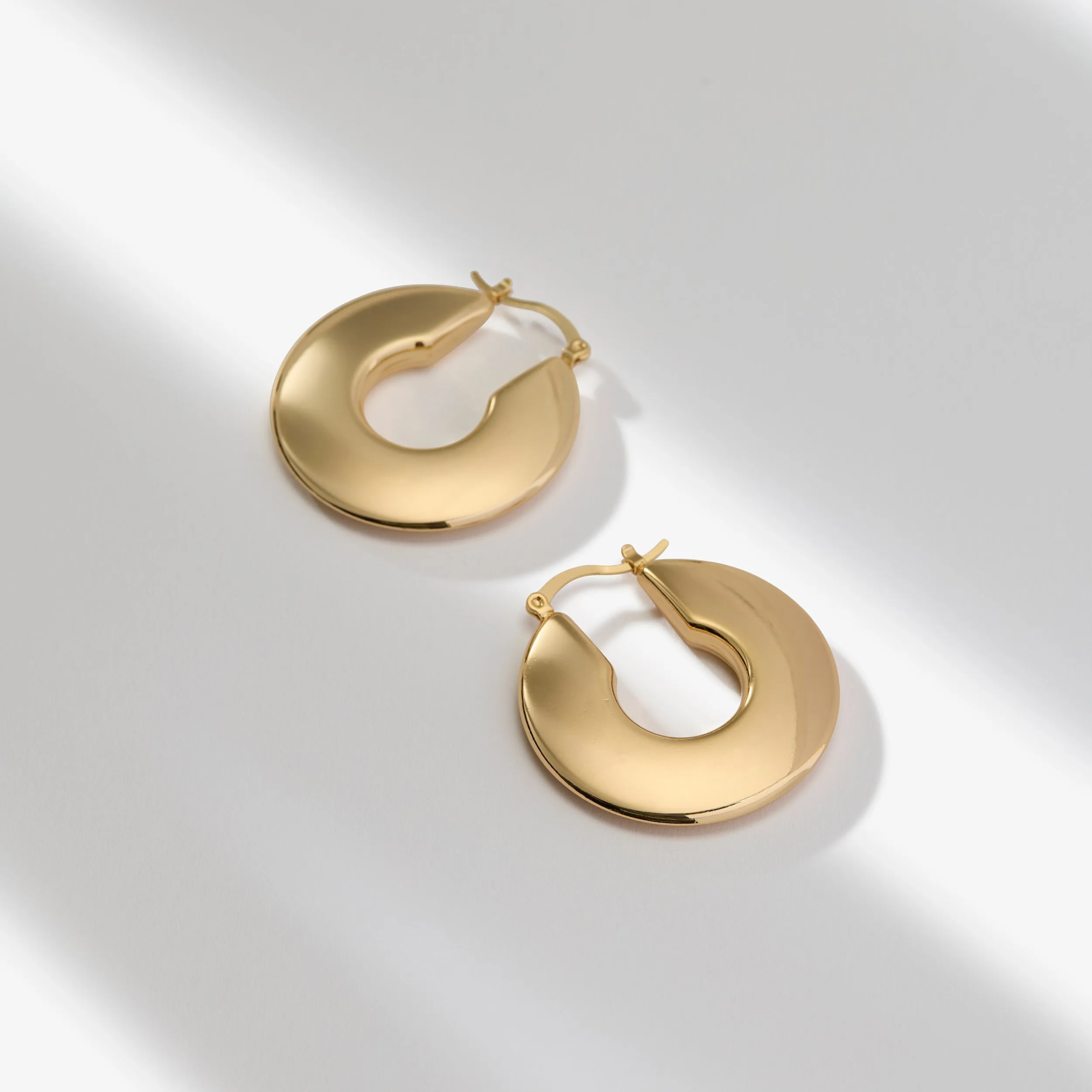 Lennon Earrings :: Gold